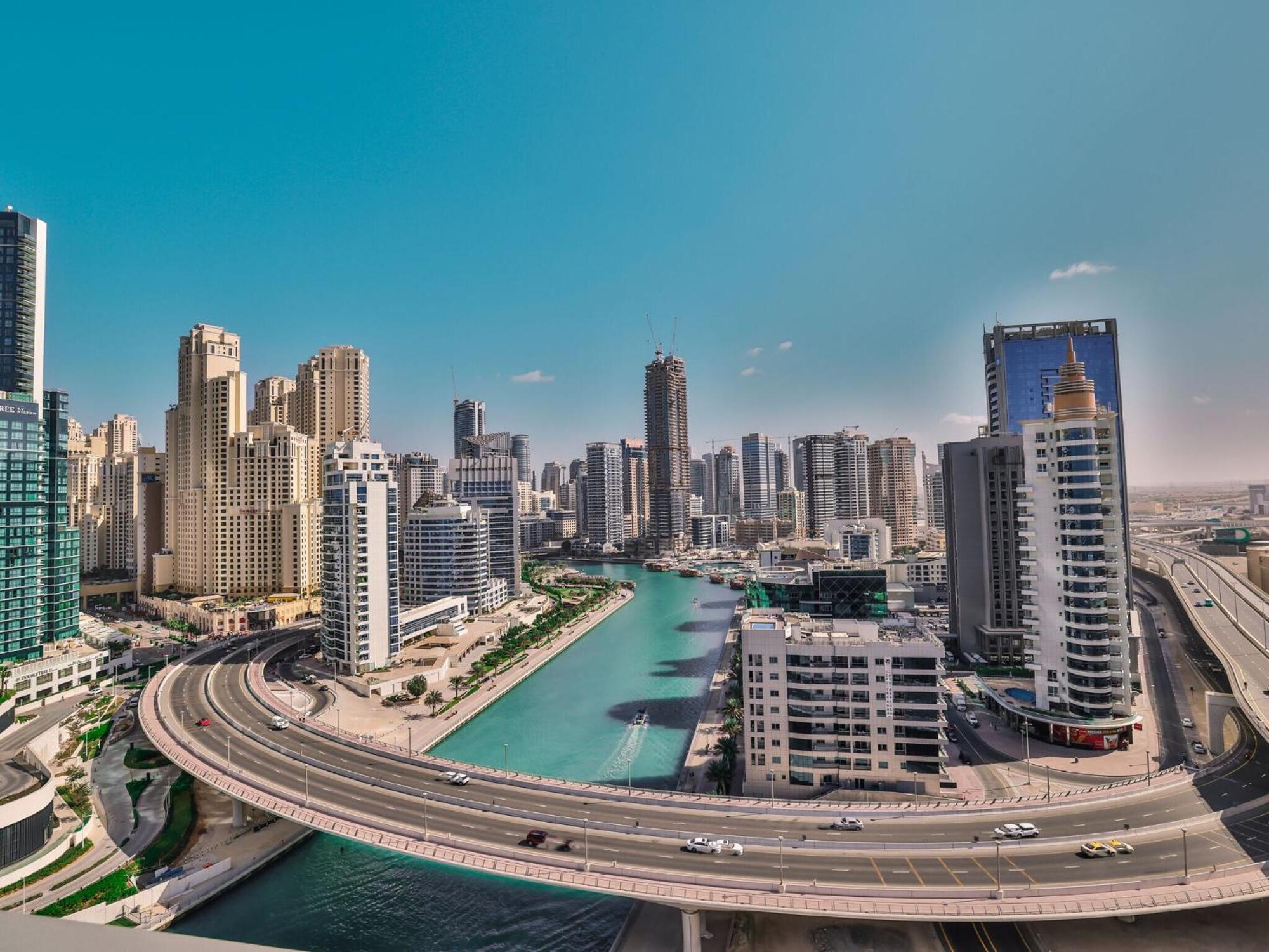 Luxurious Apartments Dubai Marina Views Pool Gym By Sojo Stay Exterior photo