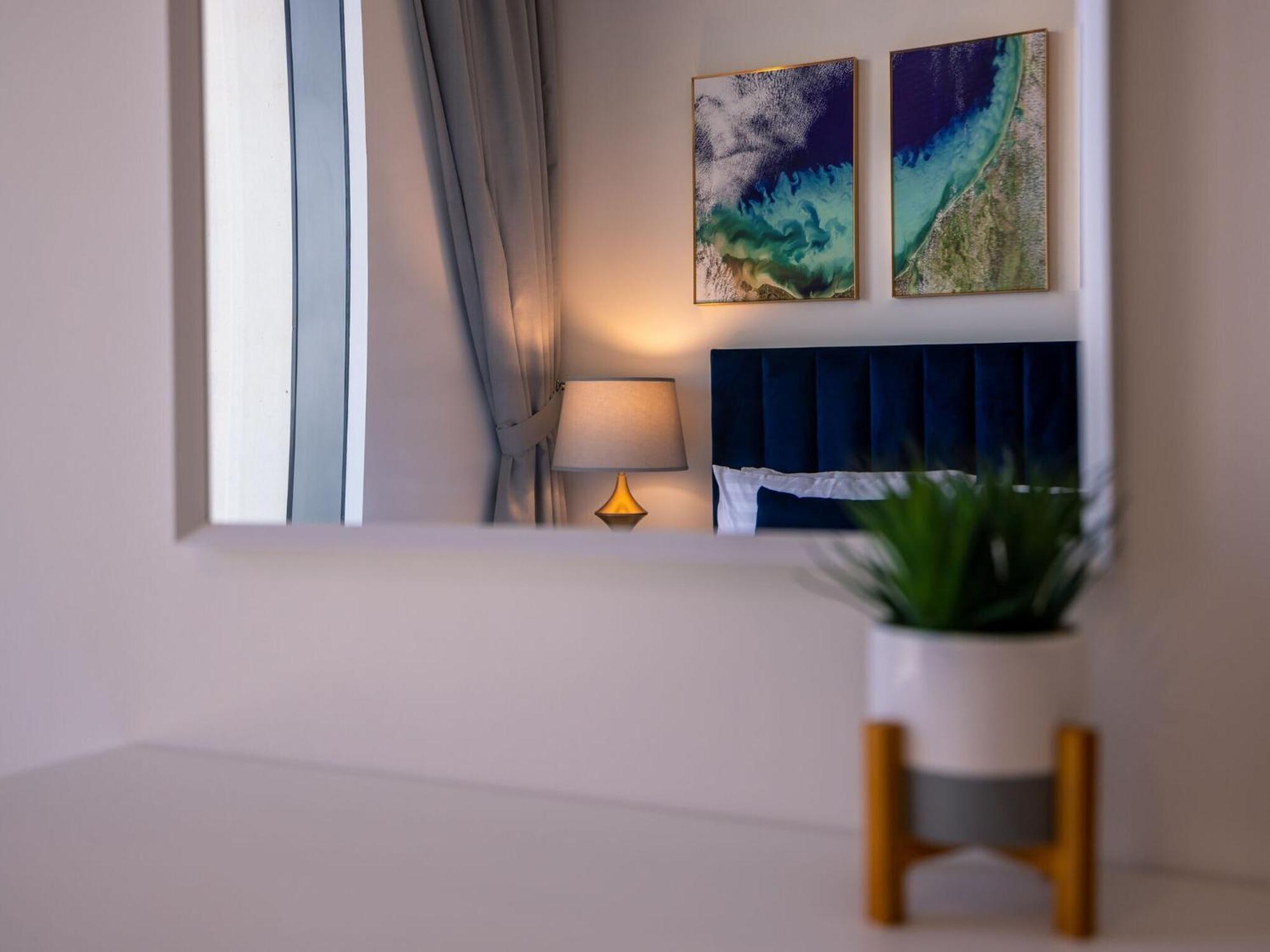 Luxurious Apartments Dubai Marina Views Pool Gym By Sojo Stay Exterior photo